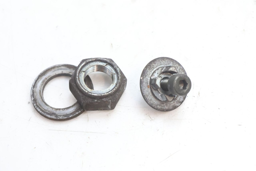 photo de MOER DRAAIWIEL UITGANG VERSNELLINGSBAK SUZUKI GSR 600 (2005 - 2012) - Hoofdaanzicht