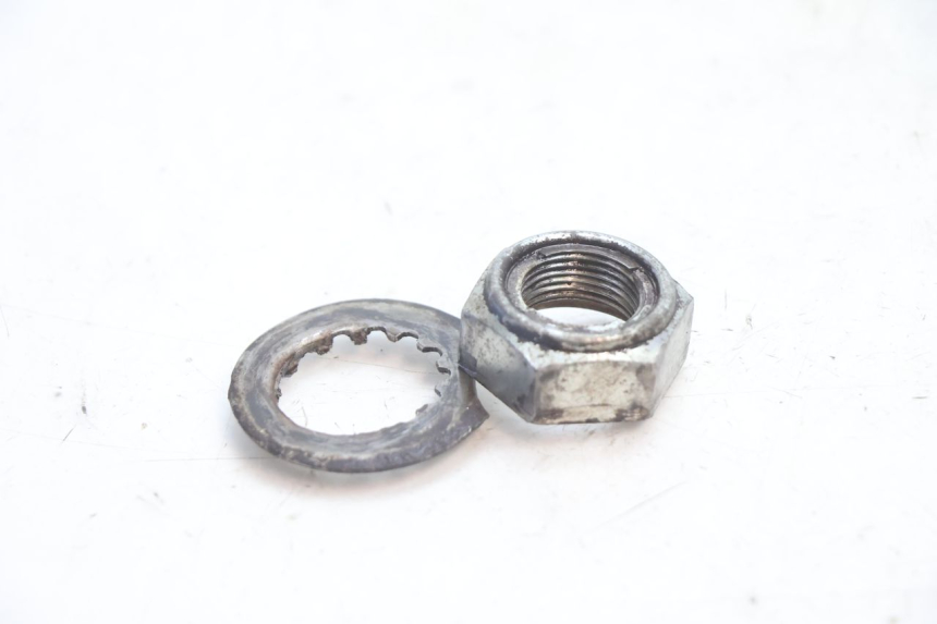 photo de MOER VOOR AANDRIJFWIEL VAN DE VERSNELLINGSBAK SUZUKI SV S 650 (1999 - 2002) - Detail van het onderdeel