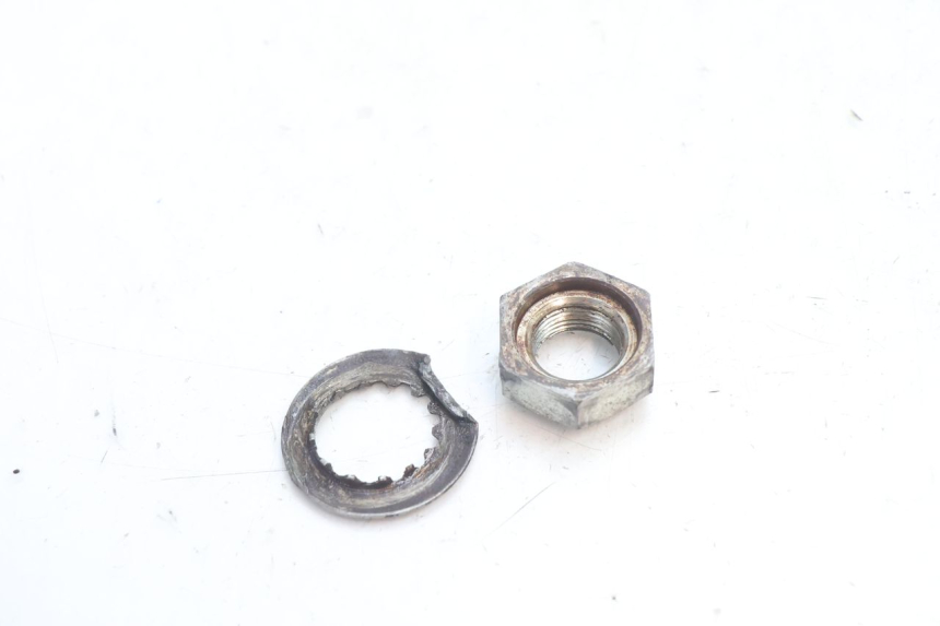photo de MOER VOOR AANDRIJFWIEL VAN DE VERSNELLINGSBAK SUZUKI SV S 650 (1999 - 2002) - Zoom op gebruiksstaat