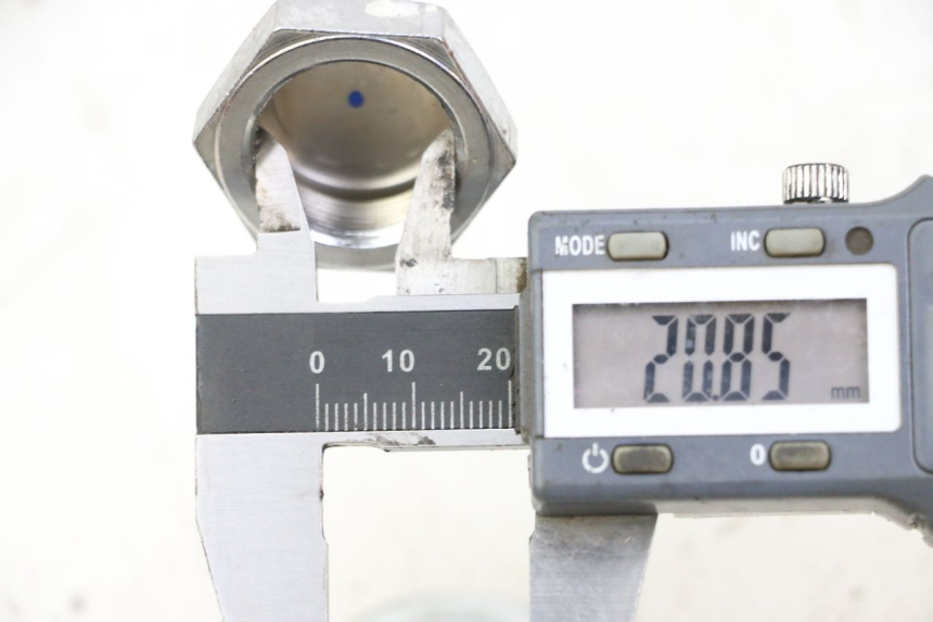 photo de MOER VOOR VORKT-STUK SUZUKI GSR 750 (2011 - 2017) - Detail van het onderdeel