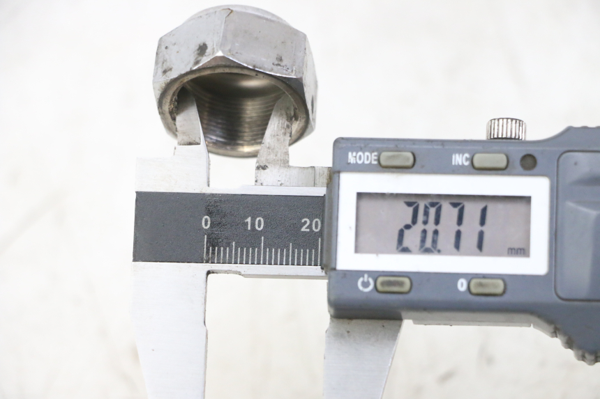 photo de MOER VOOR VORKT-STUURHUIS YAMAHA FZS FAZER 600 (2001 - 2003) - Andere kijkhoek