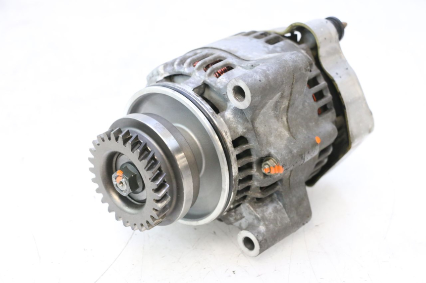 photo de Alternator SUZUKI GSF N BANDIT 1200 (2001 - 2005) - Hoofdaanzicht