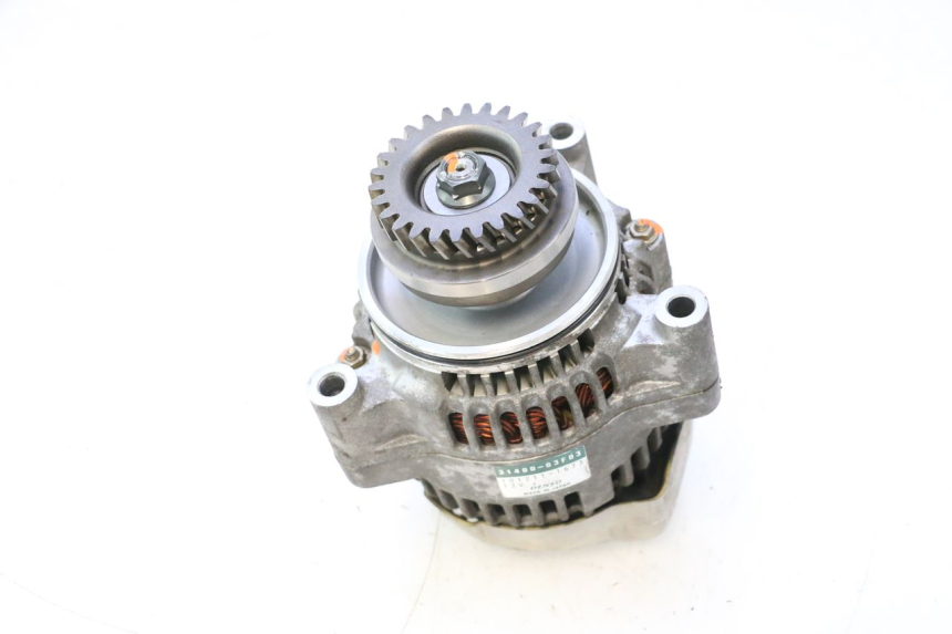 photo de Alternator SUZUKI GSF N BANDIT 1200 (2001 - 2005) - Zoom op gebruiksstaat