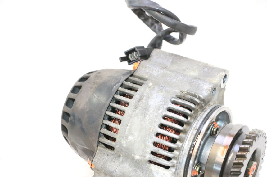 photo de Alternator SUZUKI GSX F GSXF 750 (1988 - 1998) - Detail van het onderdeel