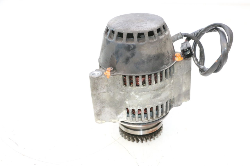 photo de Alternator SUZUKI GSX F GSXF 750 (1988 - 1998) - Zoom op gebruiksstaat