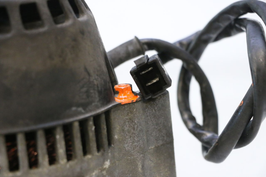 photo de Alternator SUZUKI GSX F GSXF 750 (1988 - 1998) - Andere kijkhoek