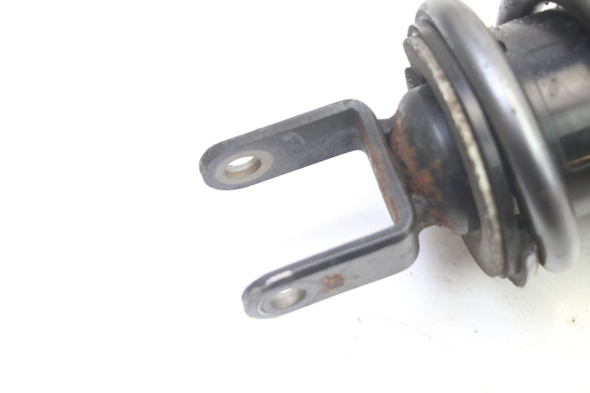 photo de ACHTERSTE SCHOKDEMPER SUZUKI GSR 750 (2011 - 2017) - Detail van het onderdeel