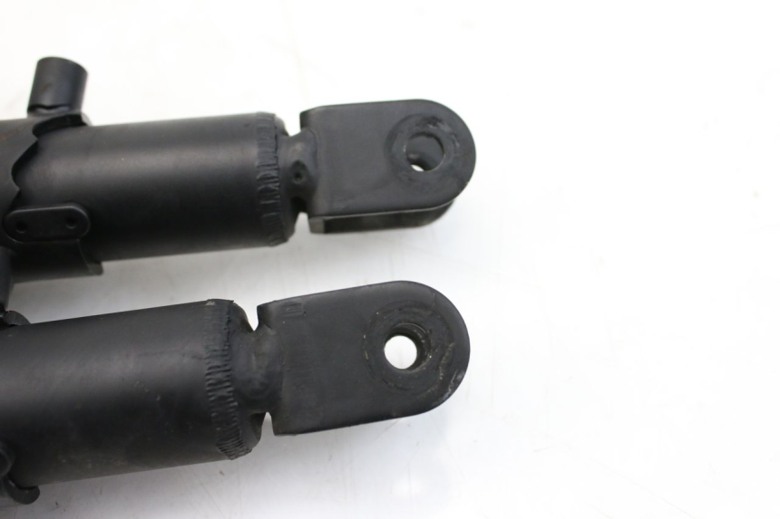 photo de ACHTERSTE SCHOKDEMPER PEUGEOT TWEET 125 (2010 - 2017) - Overzicht