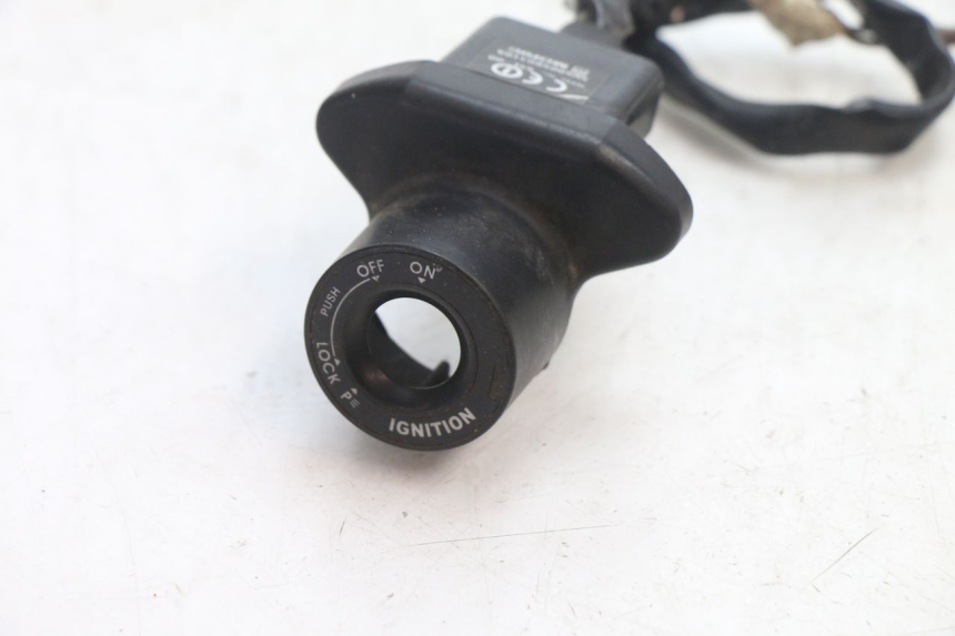 photo de TRANSPONDERANTENNE YAMAHA FJR 1300 (2001 - 2005) - Detail van het onderdeel