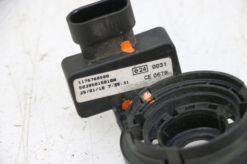 photo de TRANSPONDERANTENNE PEUGEOT GEOPOLIS 400 (2007 - 2013) - Detail van het onderdeel