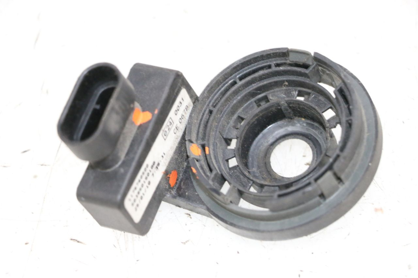 photo de TRANSPONDERANTENNE PEUGEOT GEOPOLIS 400 (2007 - 2013) - Technische close-up