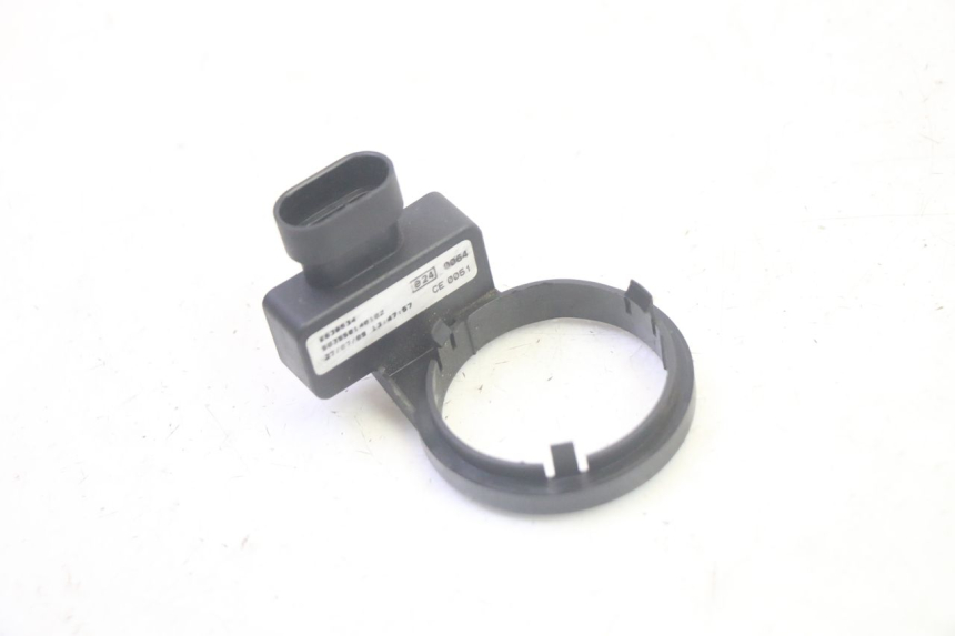 photo de TRANSPONDERANTENNE PIAGGIO MP3 RL 250 (2006 - 2010) - Hoofdaanzicht