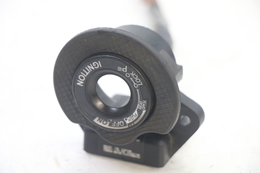 photo de TRANSPONDERANTENNE YAMAHA YP X-MAX XMAX 400 (2014 - 2017) - Zoom op gebruiksstaat