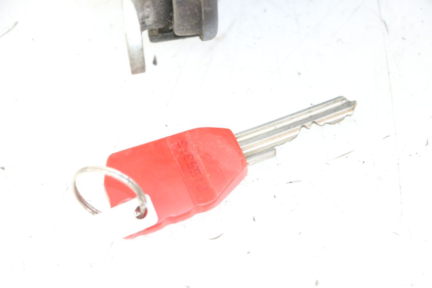 photo de DIEFSTALBEVEILIGING PEUGEOT SPEEDFIGHT 100 (1997 - 2007) - Bevestigingspunten