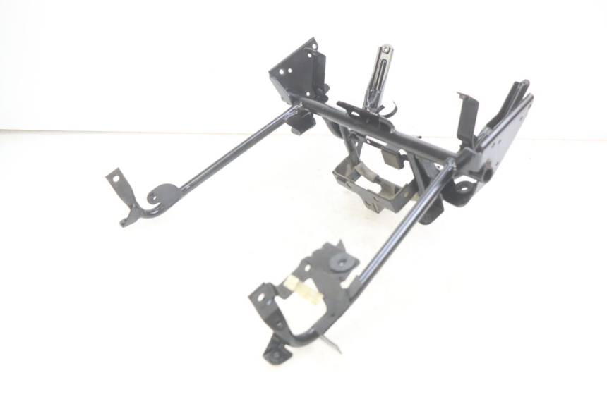 photo de VOORSTE KOPLAMPSTEUN SUZUKI BURGMAN 650 (2002 - 2004) - Detail van het onderdeel