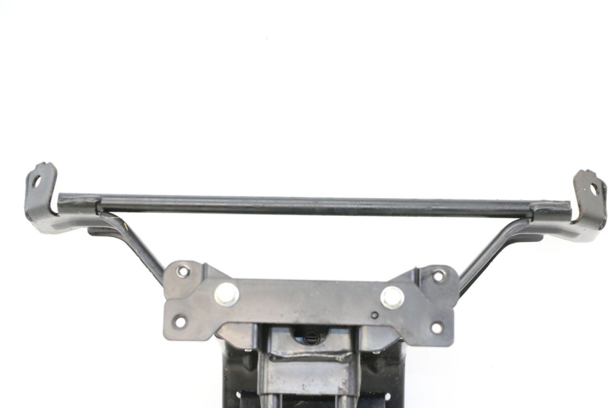 photo de VOORSTE SPINNEWEBFRAME PEUGEOT SATELIS 125 (2013 - 2018) - Bevestigingspunten