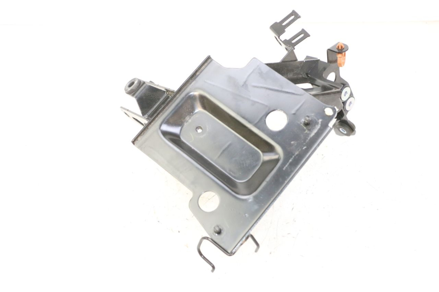 photo de VOORSTE SPINNEWEBFRAME YAMAHA XMAX X-MAX 125 (2021 - 2025) - Detail van het onderdeel