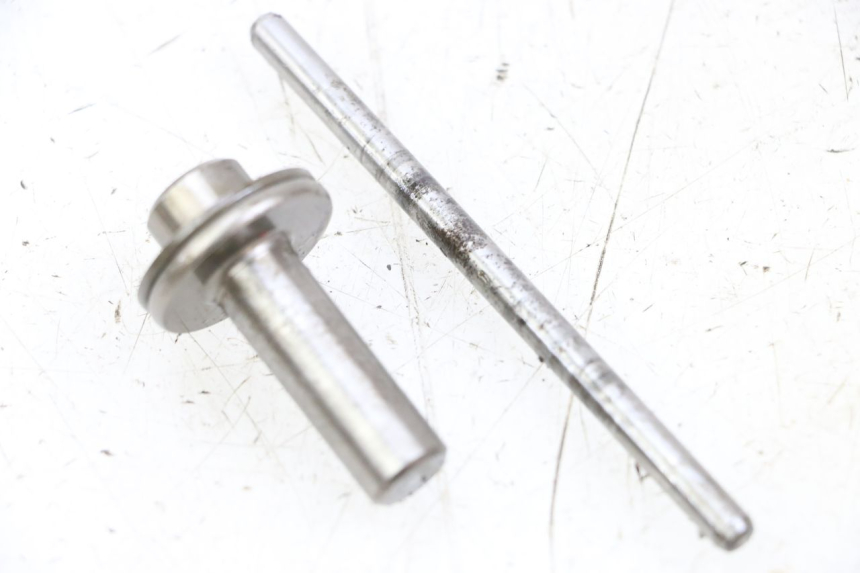 photo de KOPPELASAS SUZUKI GSR 750 (2011 - 2017) - Zoom op gebruiksstaat