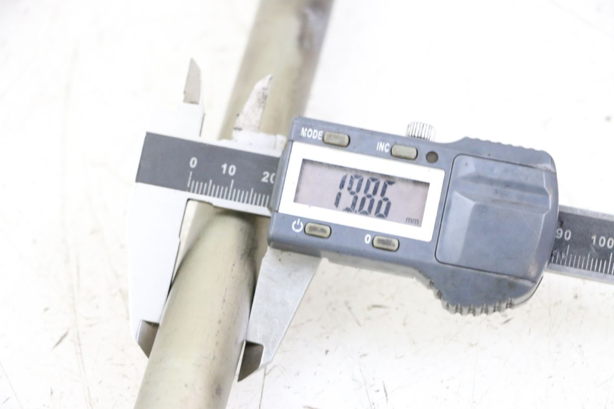 photo de ZWAARTPUNTAS ACHTERBRUG BMW S RR ABS S1000RR 1000 (2015 - 2018) - Detail van het onderdeel