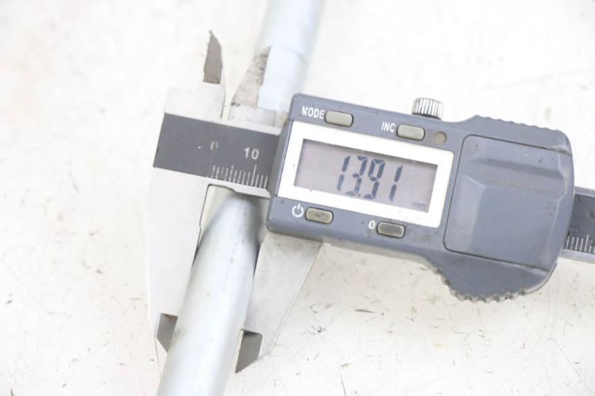 photo de ZWAARTPUNTAS ACHTERBRUG HONDA CA REBEL 125 (1995 - 2001) - Detail van het onderdeel