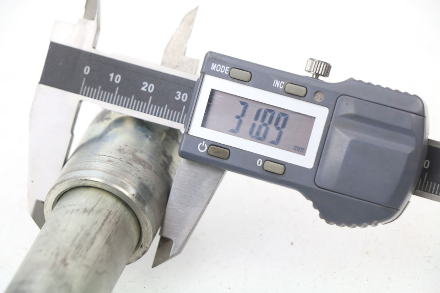 photo de ZWAARTPUNTAS ACHTERBRUG HONDA CBR 929 RR FIREBLADE 900 (2000 - 2001) - Andere kijkhoek