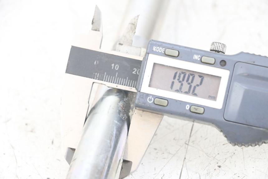 photo de ZWAARTPUNTAS ACHTERBRUG KAWASAKI ER-6 ER6 N 650 (2012 - 2016) - Andere kijkhoek