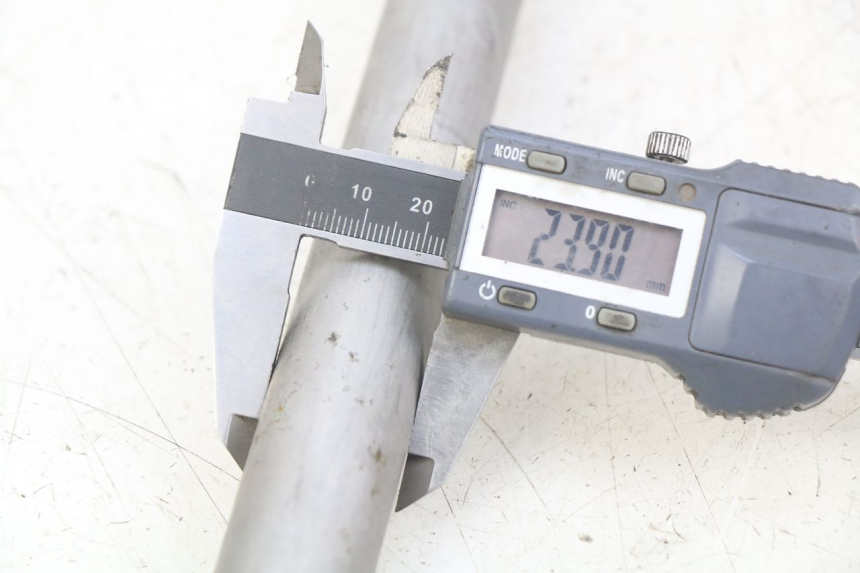 photo de ZWAARTPUNTAS ACHTERBRUG BMW F GS K81 850 (2018 - 2023) - Zoom op gebruiksstaat