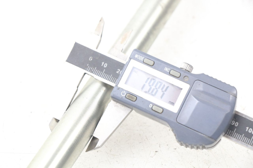 photo de ZWAARTPUNTAS ACHTERBRUG YAMAHA FJR ABS 1300 (2006 - 2012) - Andere kijkhoek