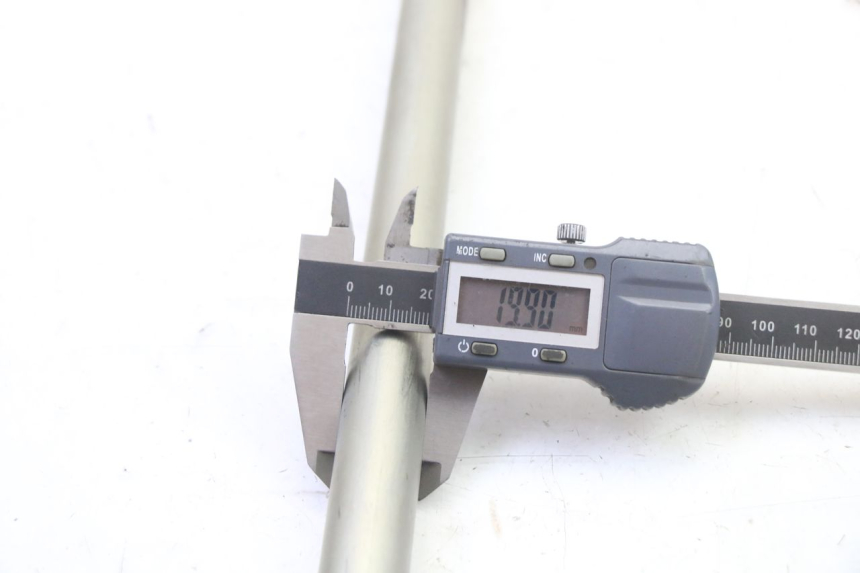 photo de AS SCHOMMELARMAS YAMAHA FZ6 FAZER S2 600 (2007 - 2011) - Technische close-up