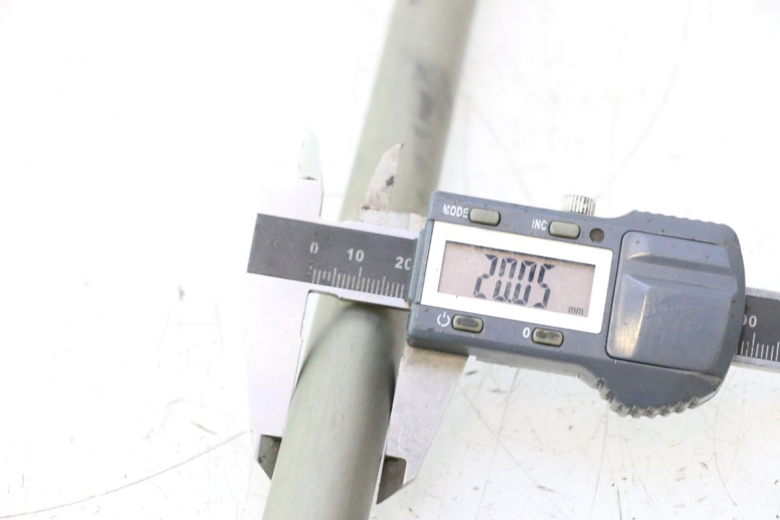 photo de ZWAARTPUNTAS ACHTERBRUG YAMAHA FZ8 800 (2010 - 2016) - Zoom op gebruiksstaat