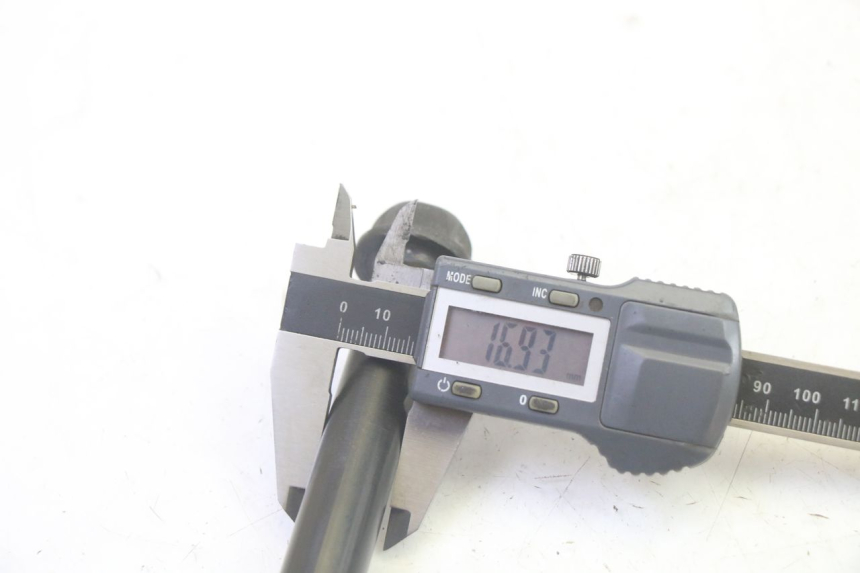 photo de ZWAARTPUNTAS ACHTERBRUG KAWASAKI GPX R WARBIRD 600 (1988 - 1993) - Technische close-up