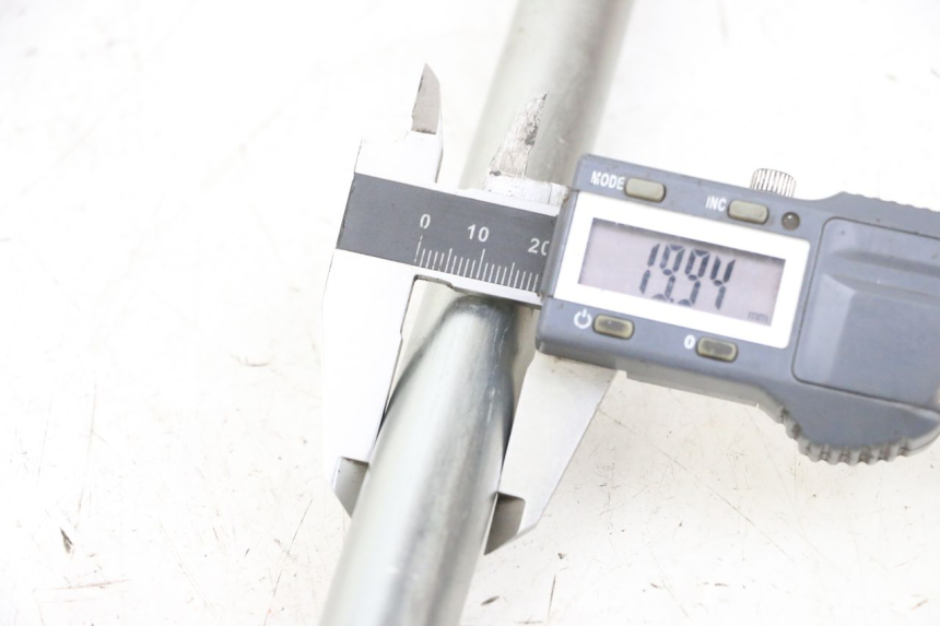 photo de ZWAARTPUNTAS ACHTERBRUG SUZUKI GSF N BANDIT 600 (1996 - 1999) - Andere kijkhoek