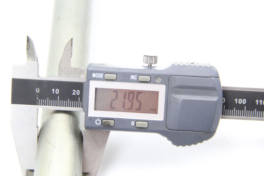 photo de ZWAARTPUNTAS ACHTERBRUG SUZUKI GSR 600 (2005 - 2012) - Zoom op gebruiksstaat