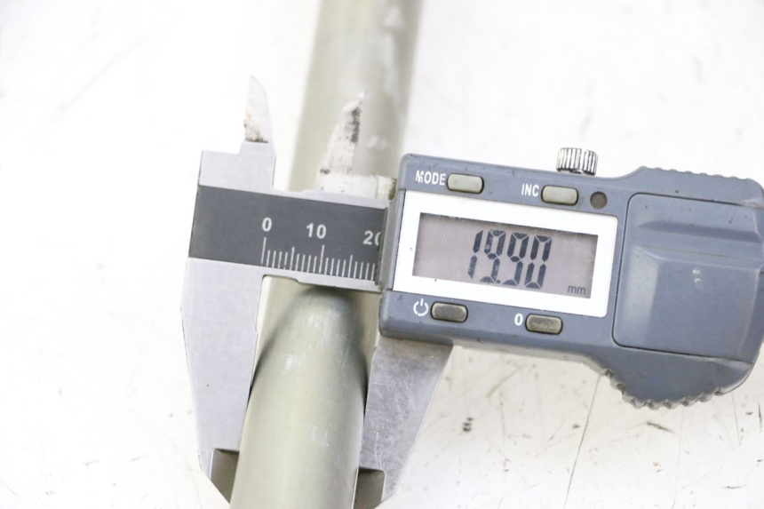 photo de AS SCHOMMELARM SUZUKI GSR 750 (2011 - 2017) - Detail van het onderdeel