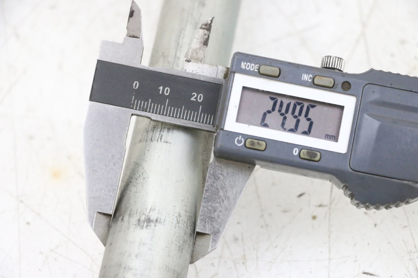 photo de ZWAARTPUNTAS ACHTERBRUG SUZUKI GSXR GSX-R 1000 (2003 - 2004) - Technische close-up