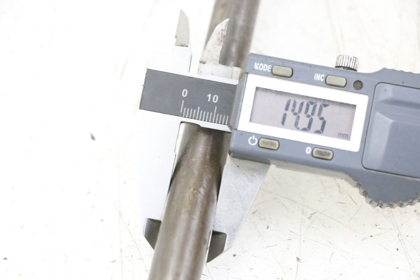 photo de ZWAARTPUNTAS ACHTERBRUG HONDA CBR F 1000 (1993 - 1996) - Detail van het onderdeel