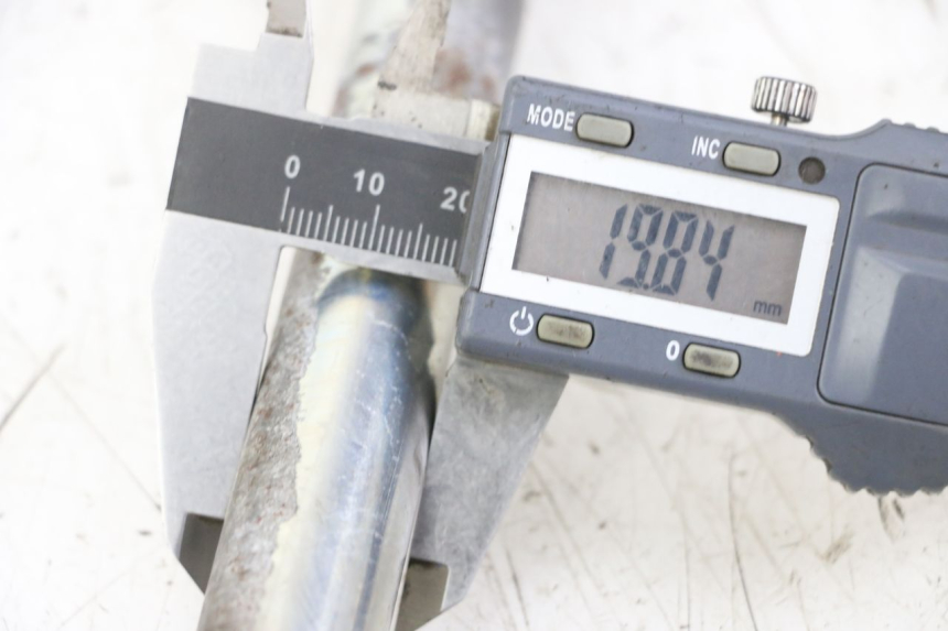 photo de ZWAARTPUNTAS ACHTERBRUG KAWASAKI ZR7 ZR-7 S 750 (1999 - 2004) - Andere kijkhoek