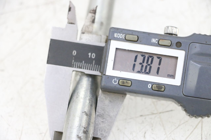 photo de ZWAARTPUNTAS ACHTERBRUG HONDA NSR R 125 (1994 - 2003) - Detail van het onderdeel