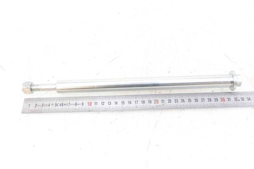 photo de ZWAARTPUNTAS ACHTERBRUG ROYAL ENFIELD SCRAM 411 (2022 - 2024) - Zoom op gebruiksstaat