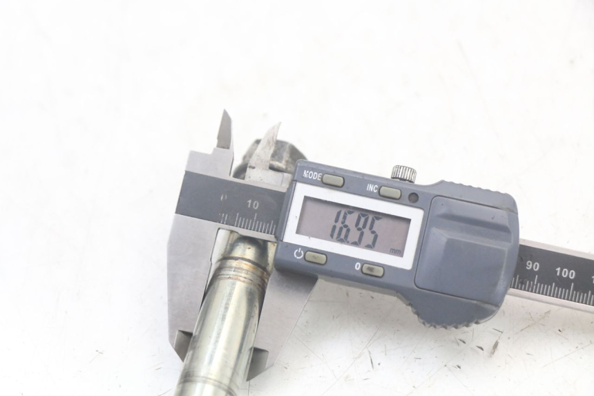 photo de ZWAARTPUNTAS ACHTERBRUG PEUGEOT SPEEDFIGHT 100 (1997 - 2007) - Andere kijkhoek