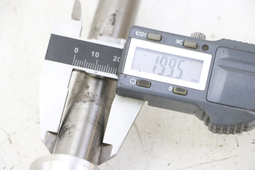 photo de ZWAARTPUNTAS ACHTERBRUG TRIUMPH SPRINT 900 (1995 - 1998) - Technische close-up