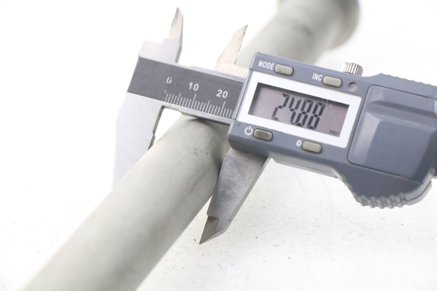 photo de ZWAARTPUNTAS ACHTERBRUG TRIUMPH SPRINT ST ABS 1050 (2005 - 2007) - Andere kijkhoek