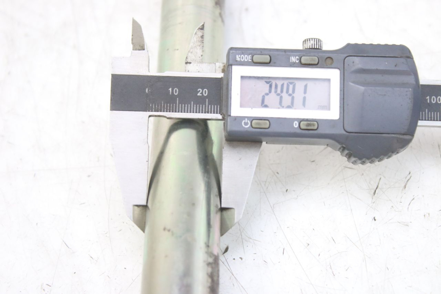 photo de ZWAARTPUNTAS ACHTERBRUG TRIUMPH SPRINT ST 955 (1999 - 2001) - Zoom op gebruiksstaat