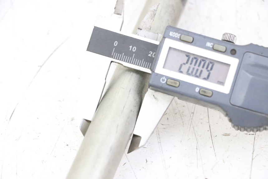 photo de AS SCHOMMELARMAS SUZUKI GSX F GSXF 650 (2007 - 2015) - Detail van het onderdeel