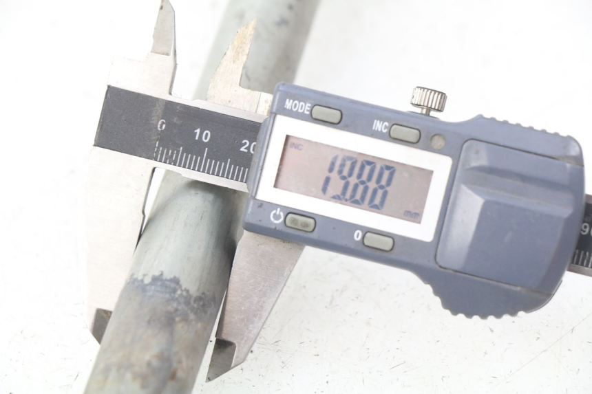 photo de ZWAARTPUNTAS ACHTERBRUG SUZUKI SV S 650 (1999 - 2002) - Zoom op gebruiksstaat