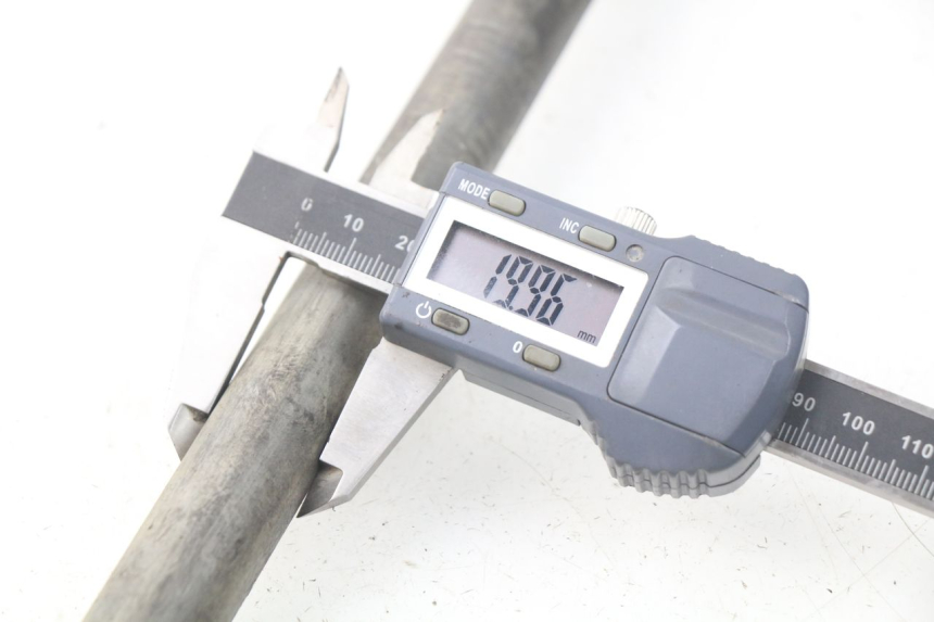 photo de ZWAARTPUNTAS ACHTERBRUG YAMAHA TDM ABS 900 (2002 - 2014) - Andere kijkhoek