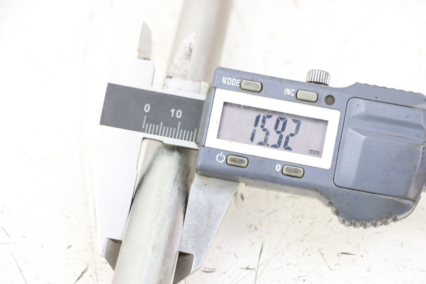 photo de ZWAARTPUNTAS ACHTERBRUG YAMAHA TRACER 7 700 (2020 - 2024) - Detail van het onderdeel