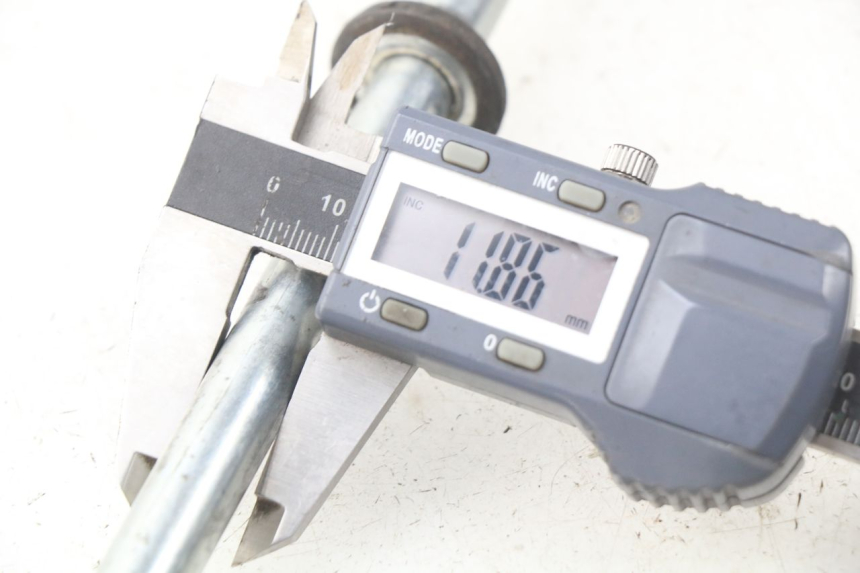 photo de ZWAARTPUNTAS SCHOMMELARM YAMAHA TW 125 (1998 - 2002) - Andere kijkhoek