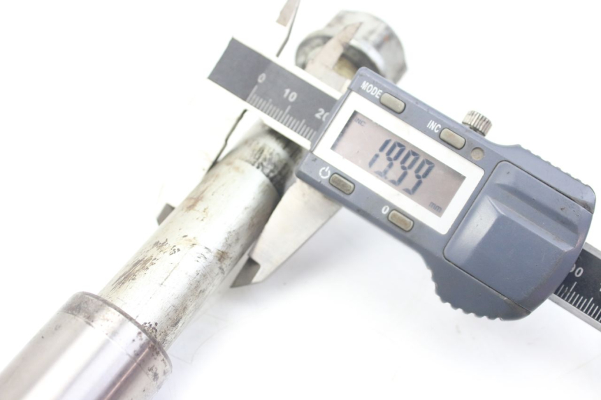 photo de ZWAARTPUNTAS ACHTERBRUG HONDA VFR FI RC46 800 (1998 - 2001) - Zoom op gebruiksstaat