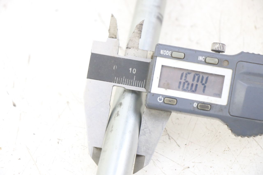 photo de ZWAARTPUNTAS ACHTERBRUG YAMAHA XJN DIVERSION 600 (2000 - 2003) - Detail van het onderdeel